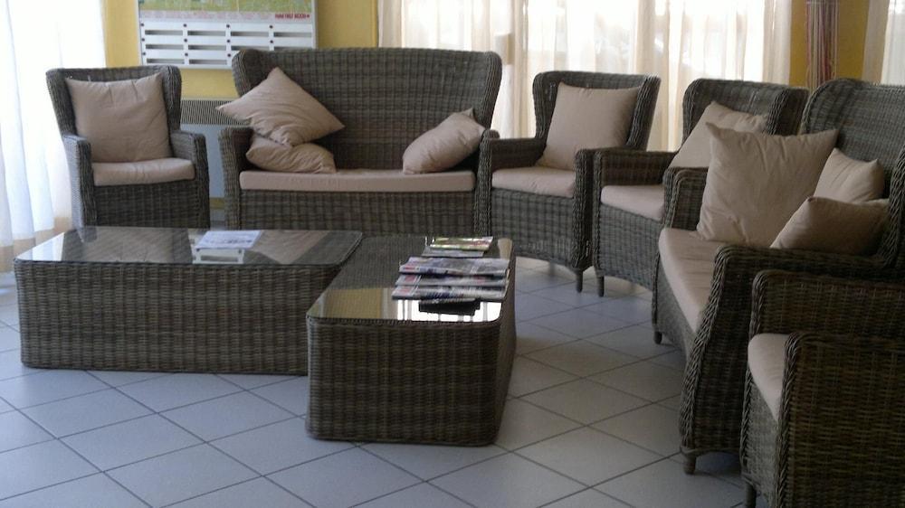 Half Moon Airport Restaurant Bed & Breakfast Rimini