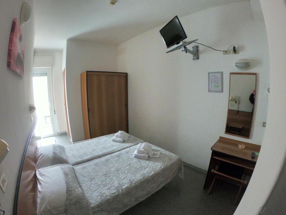 Bed & Breakfast Half Moon Airport Restaurant Rimini