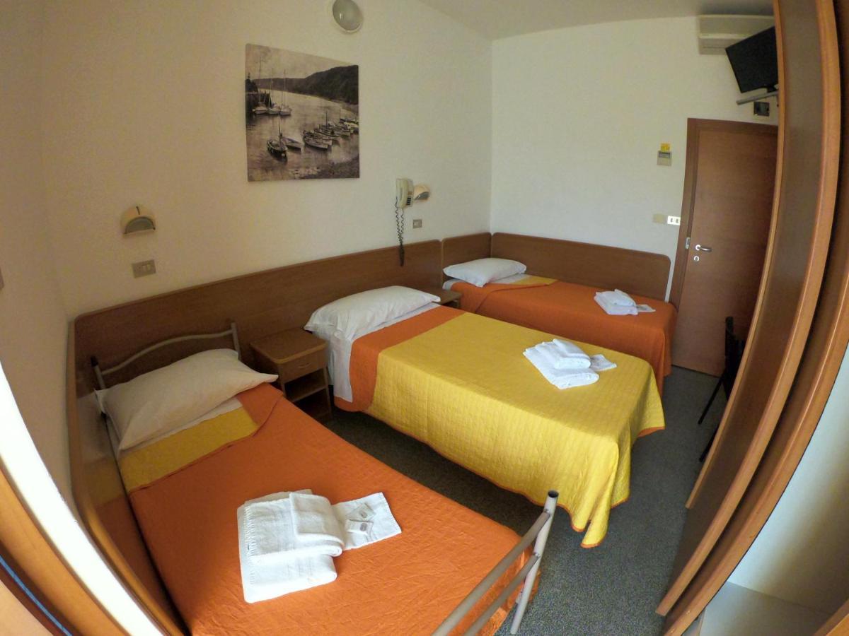 Bed & Breakfast Half Moon Airport Restaurant Rimini