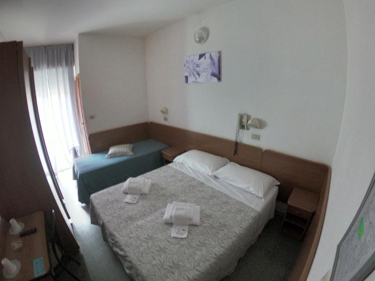 Bed & Breakfast Half Moon Airport Restaurant 3*
