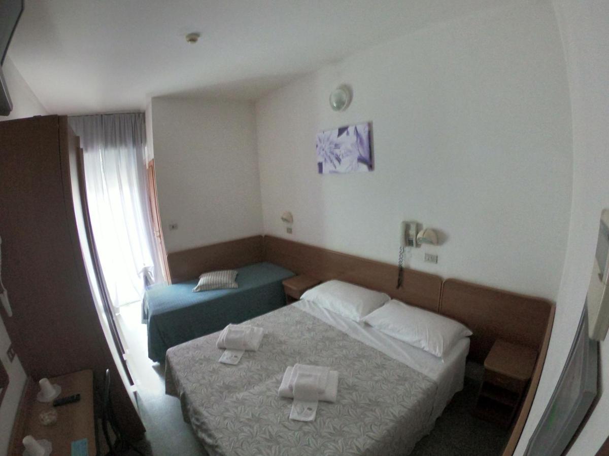 Bed & Breakfast Half Moon Airport Restaurant Rimini