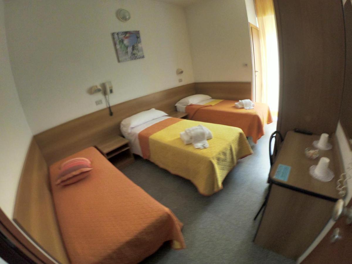 Bed & Breakfast Half Moon Airport Restaurant Rimini