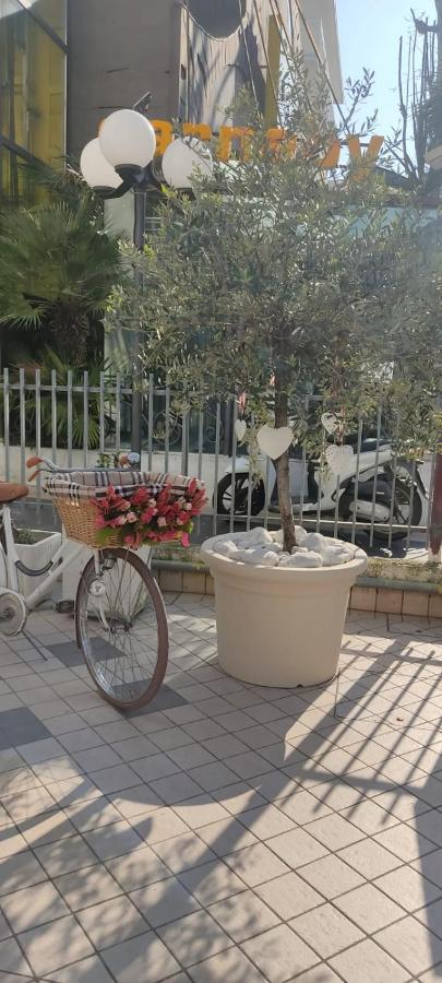 Half Moon Airport Restaurant Bed & Breakfast