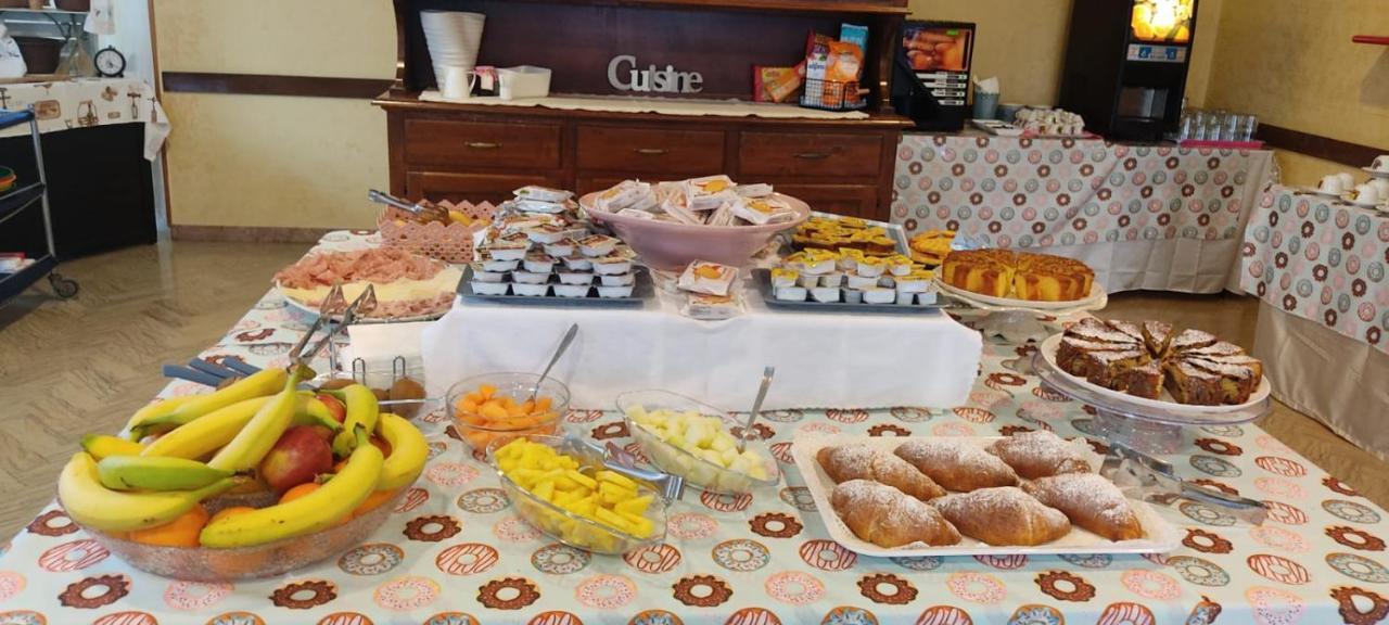 Bed & Breakfast Half Moon Airport Restaurant Rimini