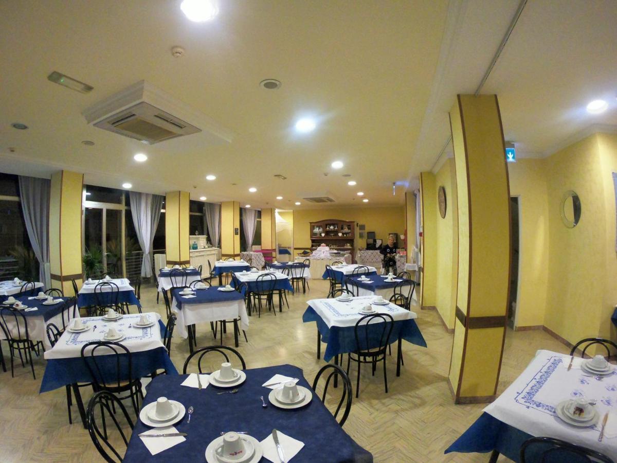 Couette-café Half Moon Airport Restaurant Rimini
