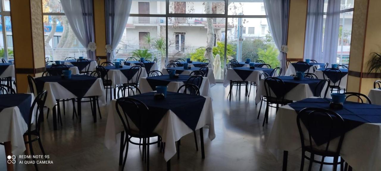 Couette-café Half Moon Airport Restaurant