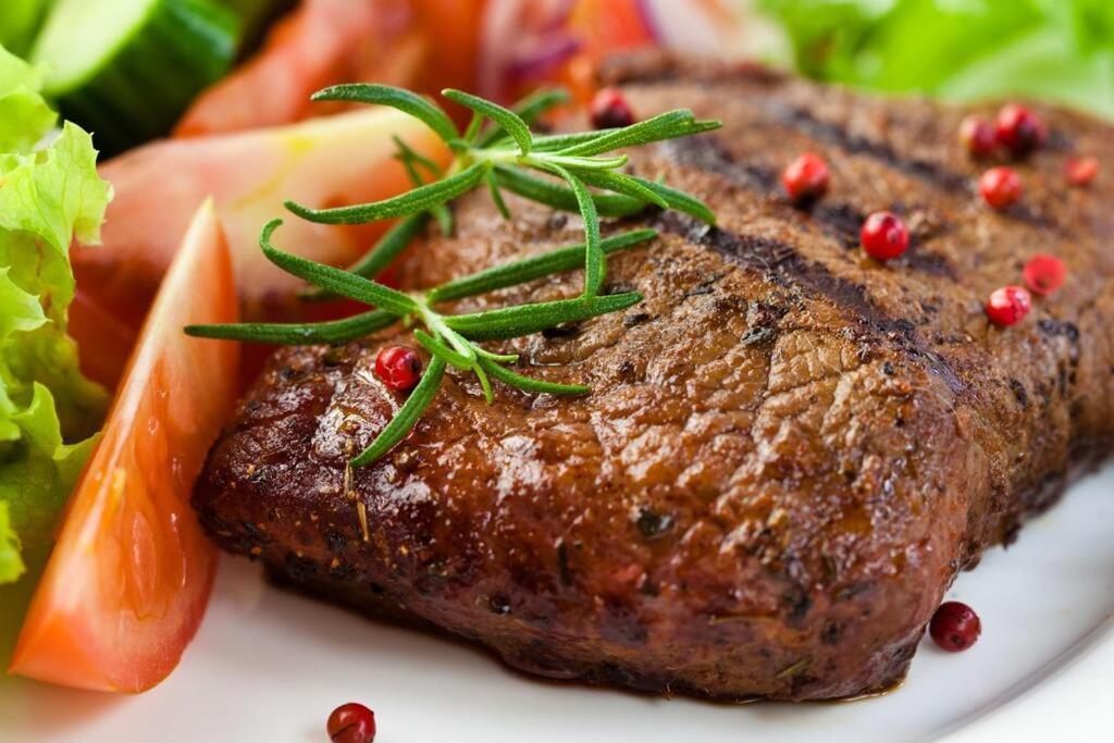 Half Moon Airport Restaurant Bed and breakfast